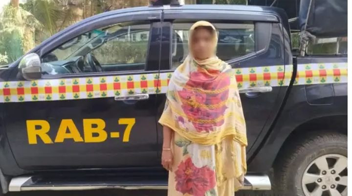 যাত্রীবাহী বাস থেকে ইয়াবাসহ রোহিঙ্গা নারী আটক